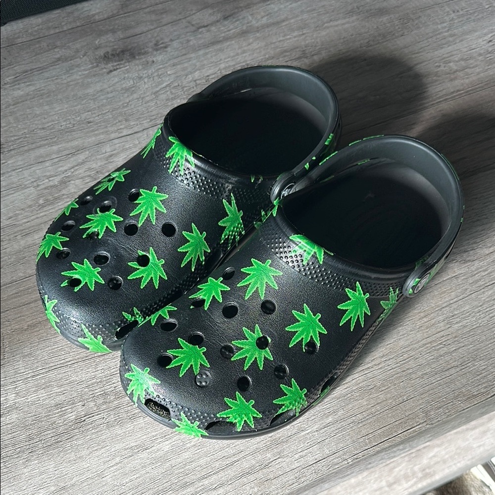 Hemp Leaf CROCS - M Size 7 / W Size 9
